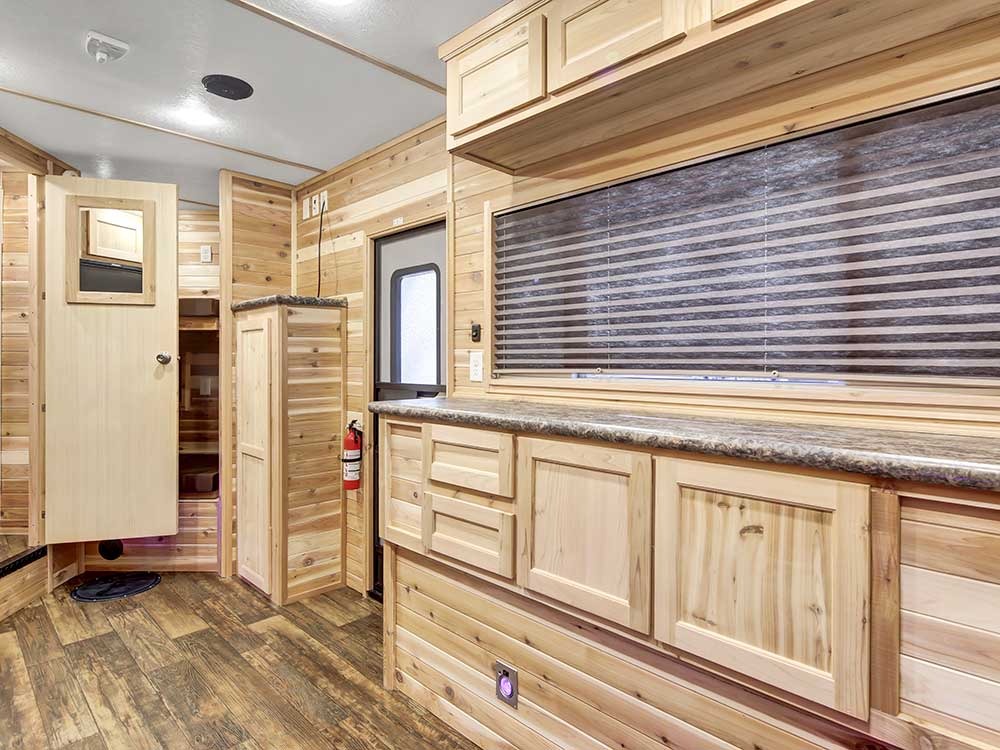 Ice Castle Extreme RV III 8' X 21' Fish House - Milaca Unclaimed Freight