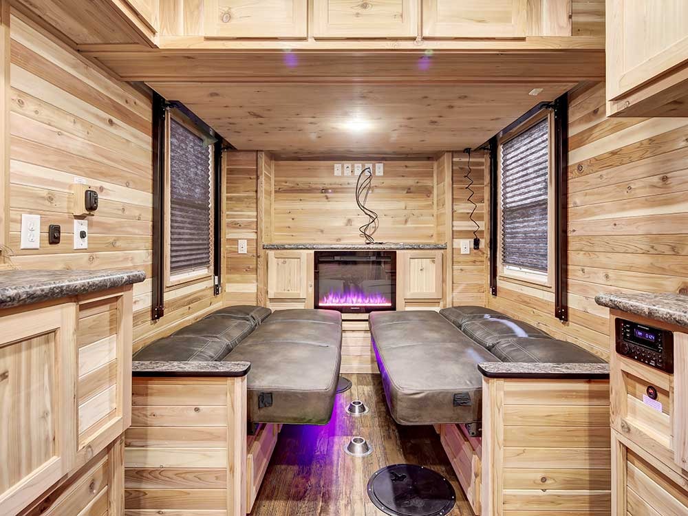 Ice Castle Extreme RV III 8' X 21' Fish House - Milaca Unclaimed Freight