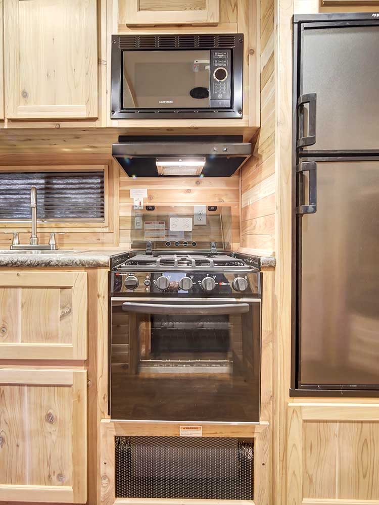 Ice Castle Extreme RV III 8' X 21' Fish House - Milaca Unclaimed Freight