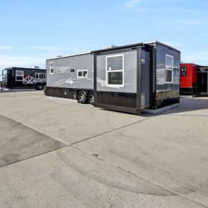 Ice Castle Waterfront Lodge 8' X 24V' Fish House