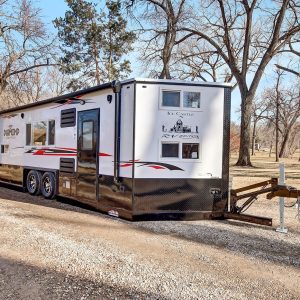 Ice Castle Diamond 8' X 21V' Fish House